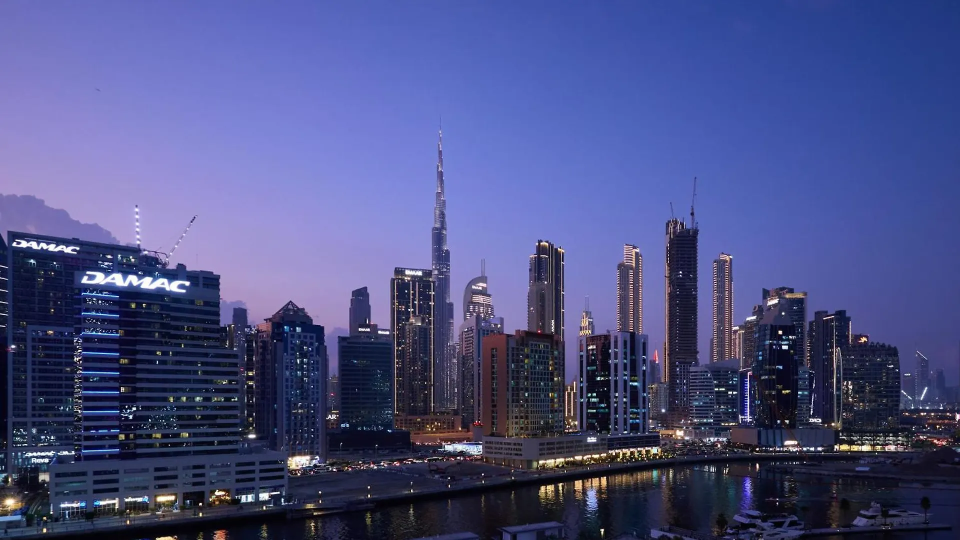 Apartment Full Burj Khalifa & Canal View I 7 Mins To Dubai Mall I Exclusive 2Bhk For Up To 6 People